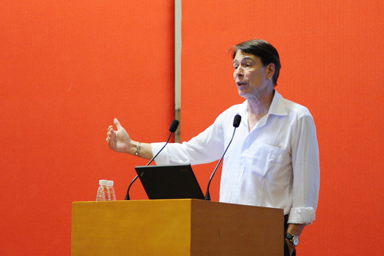 主讲人史蒂文·尼古拉斯教授