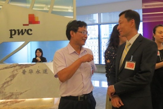 院长杨友孝与普华主管合伙人何国辉深入交流