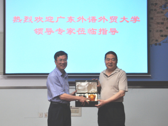 河南农业大学赠送纪念品