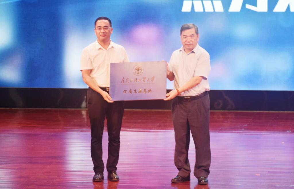 2.jpg 伟德bv国际体育