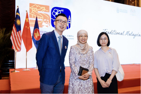 新闻稿:我院马来语系师生应邀参加马来西亚67周年国庆暨中马建交50周年招待会311.png 新闻稿:我院马来语系师生应邀参加马来西亚67周年国庆暨中马建交50周年招待会311.png