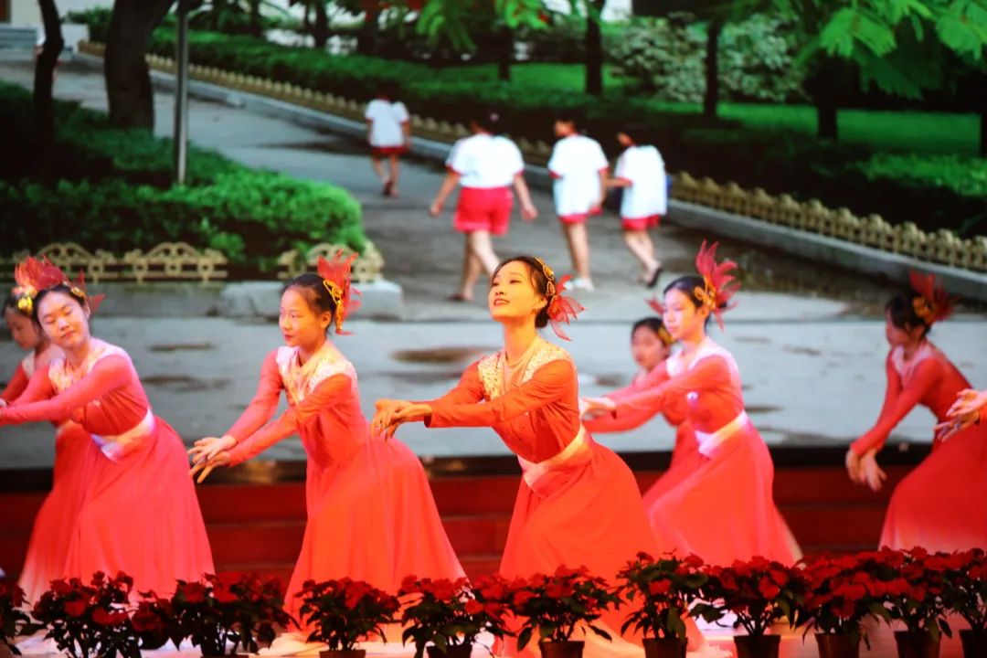 表演1.jpg 伟德bv国际体育