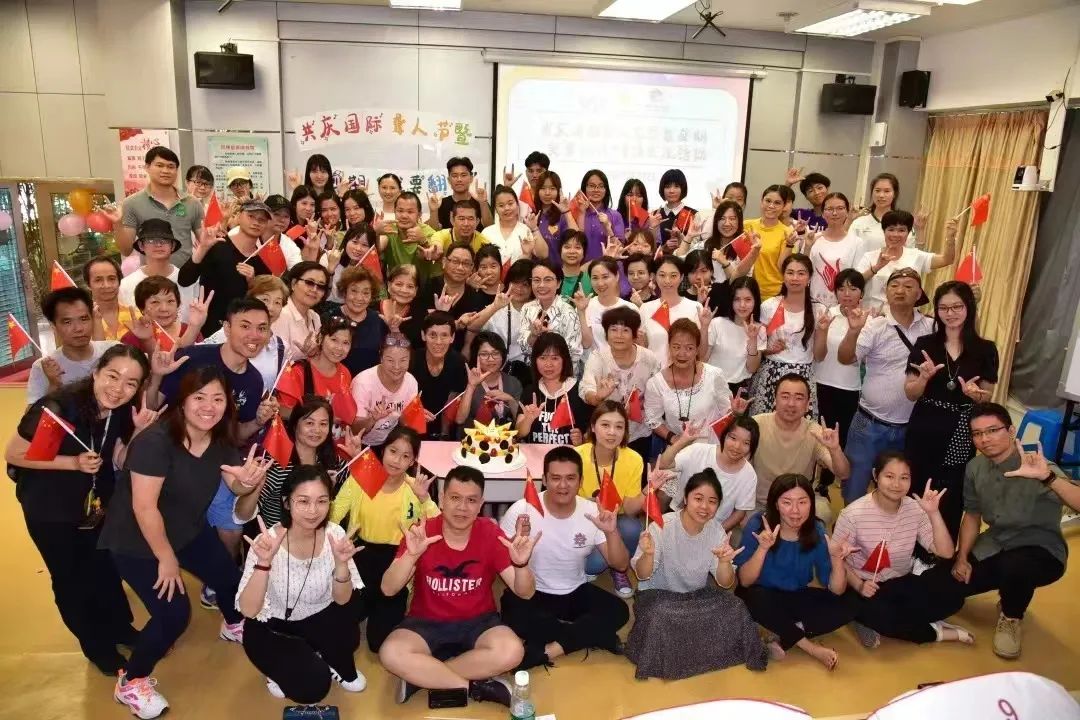 何敏颐组织开展国际聋人节活动.jpg 伟德bv国际体育