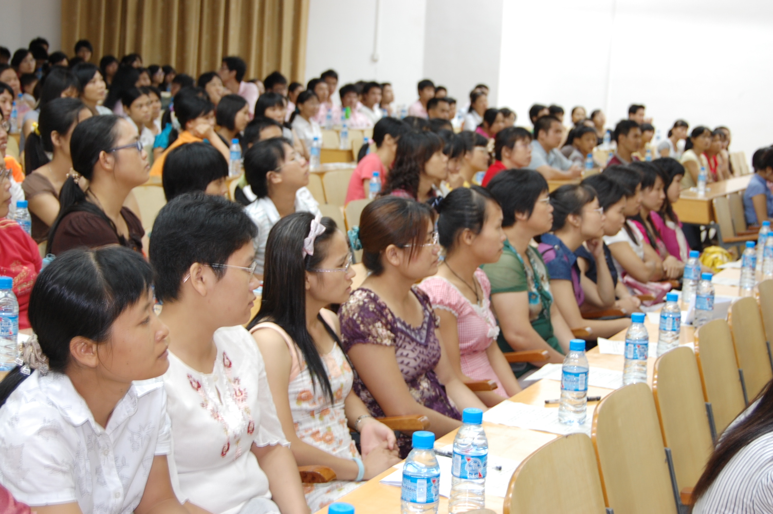 来自个小学的英语老师