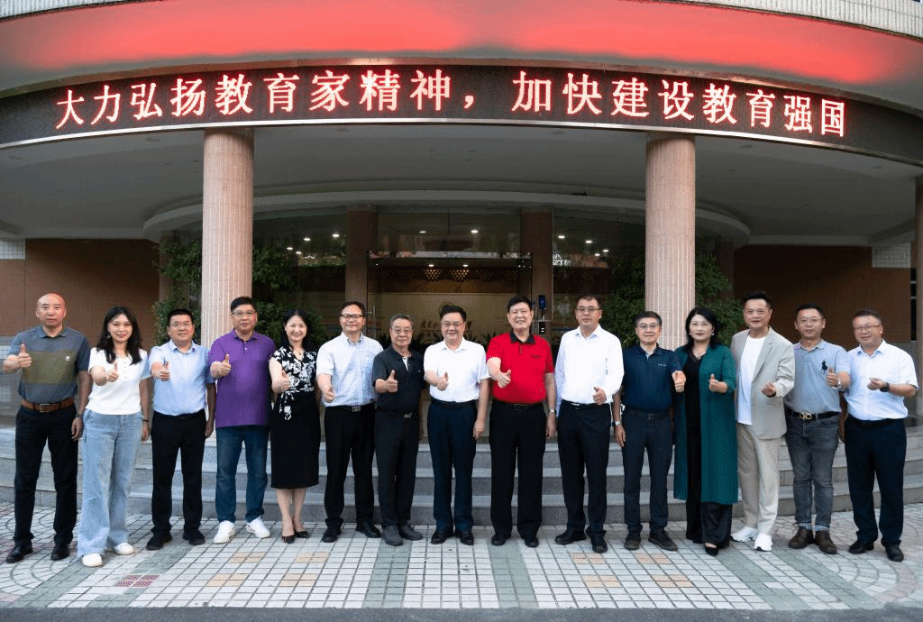 活动合影(1).png 活动合影(1).png