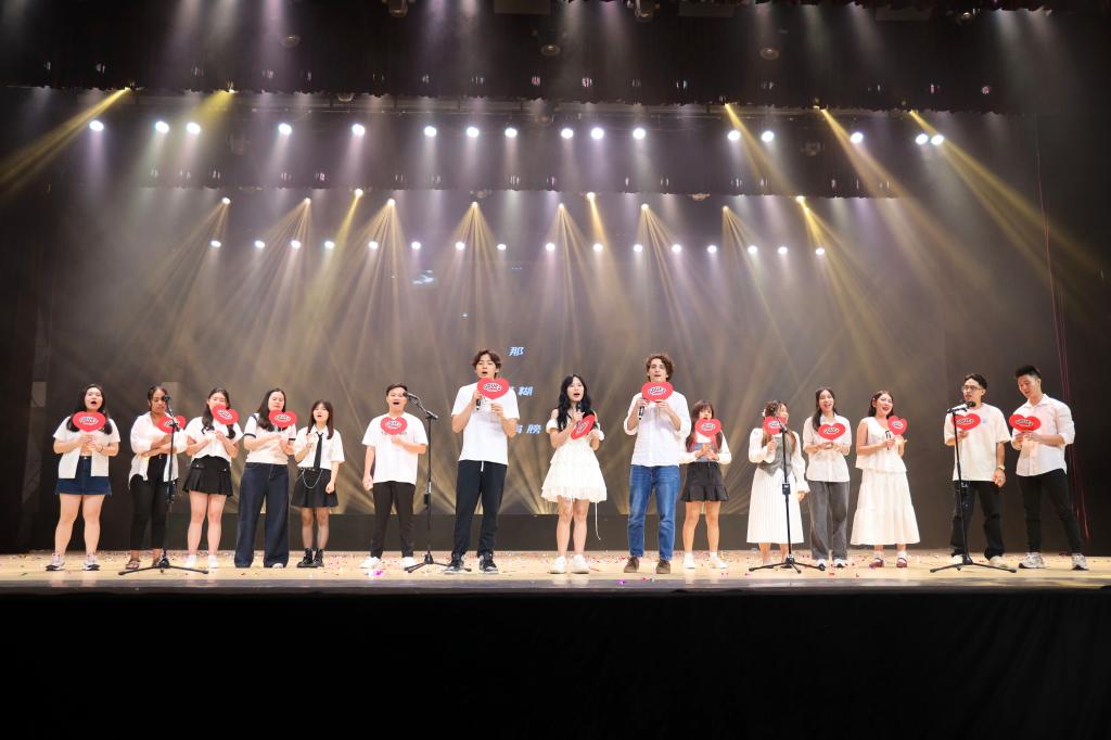 合唱《明天,你好》.jpg 伟德bv国际体育