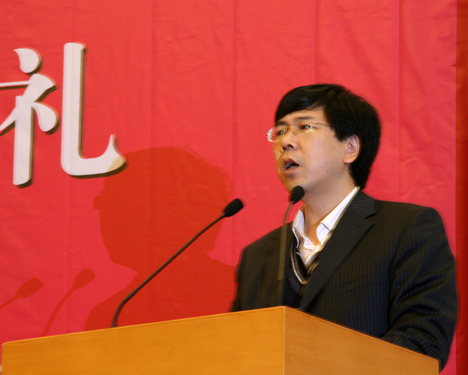 张主任的讲话博得现场阵阵掌声