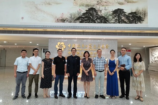 经贸学院一行走访调研广交会.jpg 伟德bv国际体育