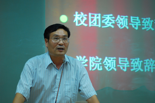 新闻学院何洪亮书记