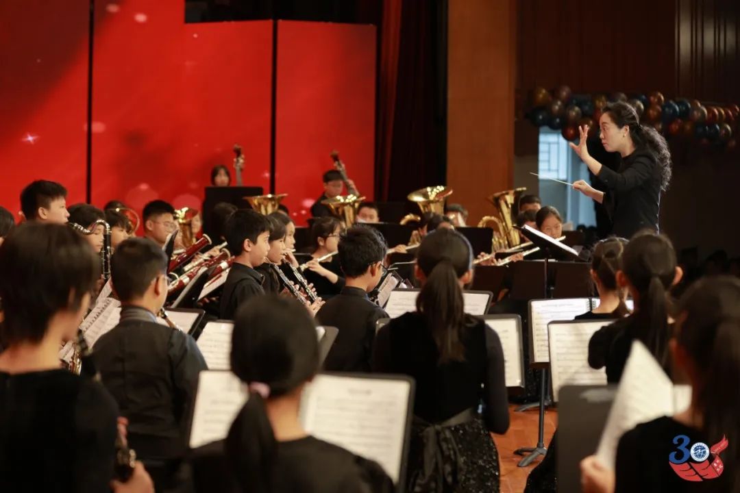 表演3.jpg 伟德bv国际体育