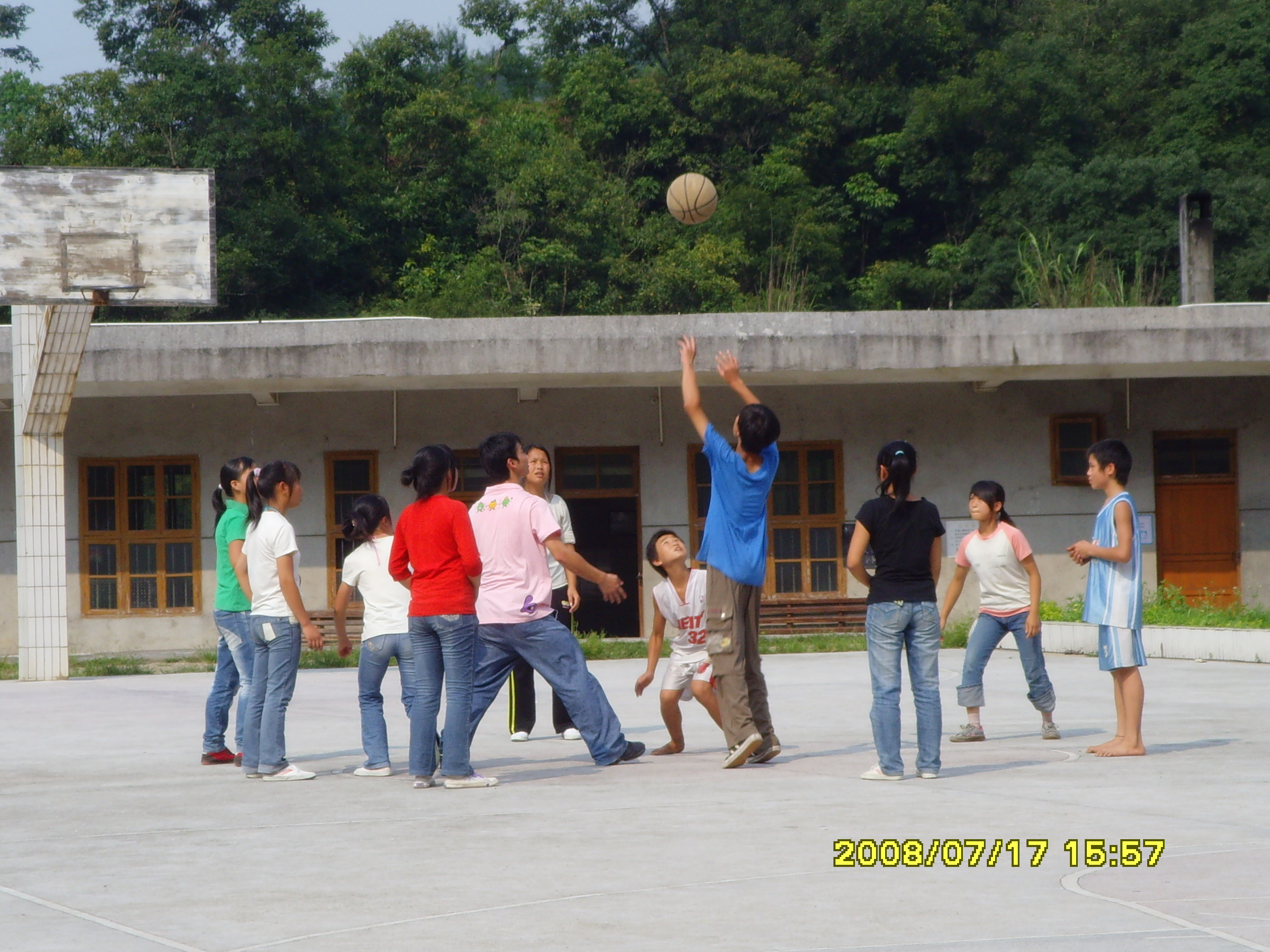 球场之上结友谊