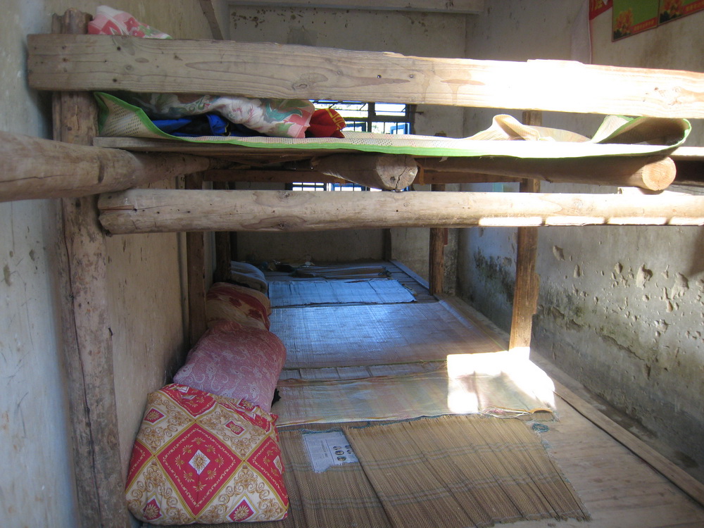 山坪中学破旧的学生宿舍