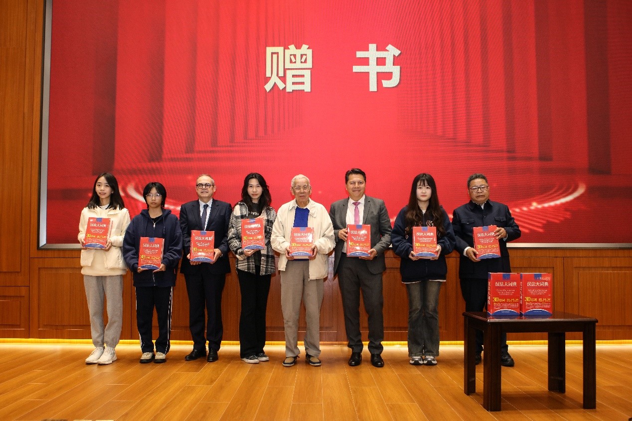 赠书2.jpg 伟德bv国际体育