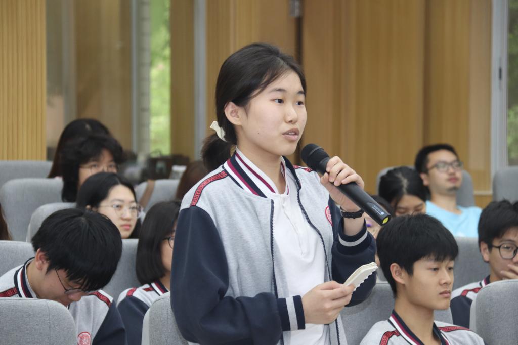 桂城中学高二学生参加揭牌仪式暨讲座.jpg 伟德bv国际体育