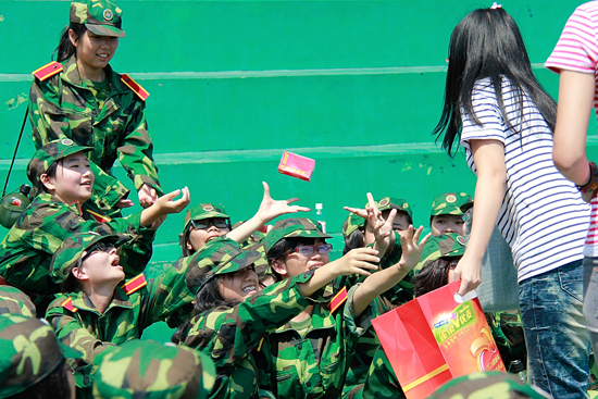 学生团体军训慰问