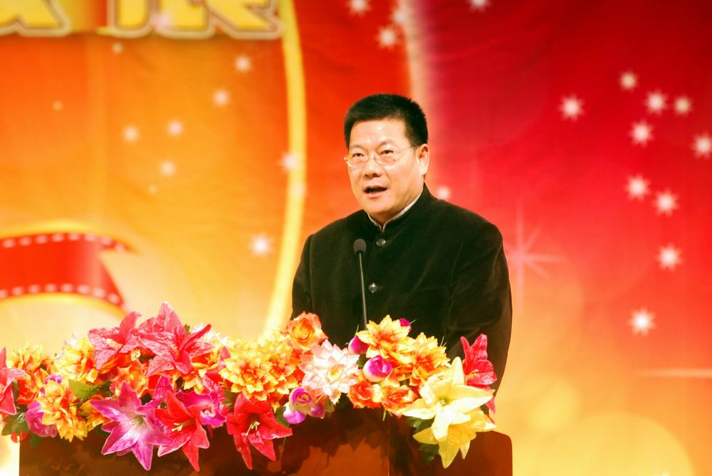 仲伟合代表学校讲话