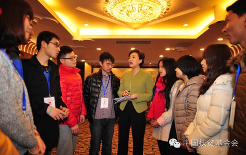 杨澜接见优秀公益社团负责人（右一为伟德bv国际体育自强社代表）