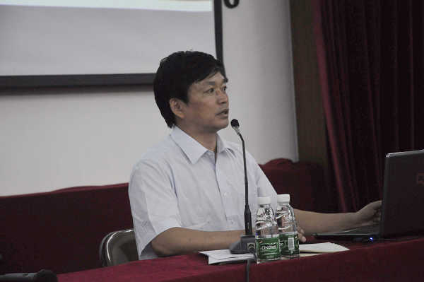 吴玉爱校长作经验介绍