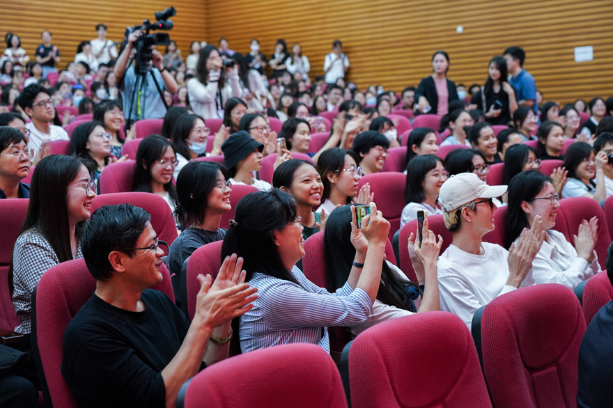 现场观众_副本.jpg 伟德bv国际体育