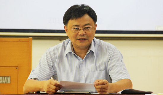 何永斌主持夏令营总结会