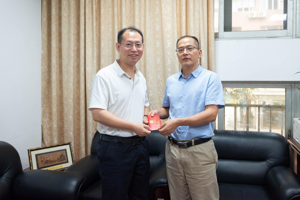 发慰问金.jpg 伟德bv国际体育