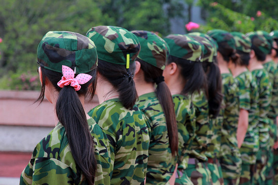 万绿从中一点红