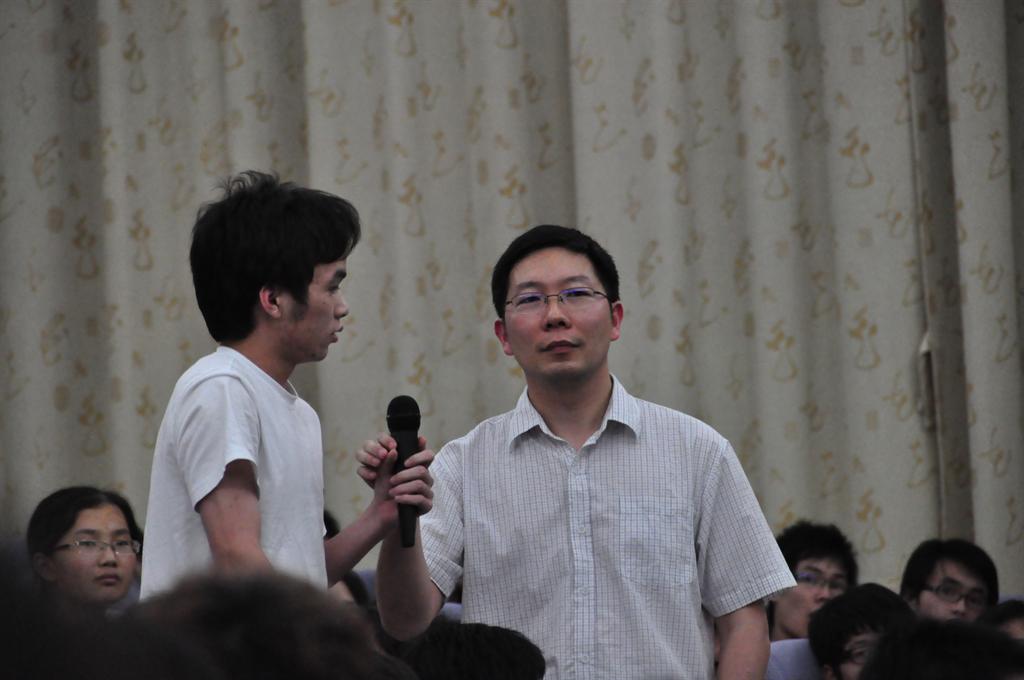 陈颖现场提问学生