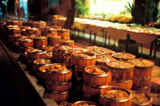 各式点心精致美味，令人垂涎