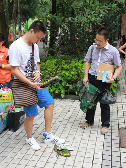 无论是新鞋还是军鞋，都是我新生活的见证